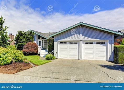 House Exterior Garage And Driveway View Stock Photo Image 43469525