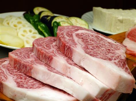 El wagyu es una raza de ganado de origen japonés, originaria de la ciudad de kobe y con más de 2 mil años de historia. Carne de wagyu o de Kobe: diferencias y características