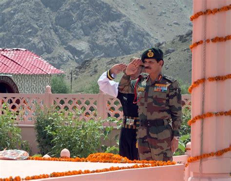 Watching this top class serial today on #kargil_vijay_diwas on my fav channel @epicchannelin hosted by @generalbakshi. Kargil Vijay Diwas: Messages, wishes pour in on Twitter in ...