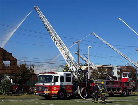 Pfd Ladder 118 Philadelphia Fire Department Ladder 118 199 Flickr