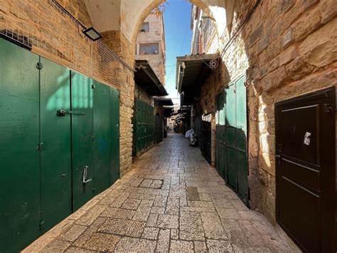 بعد حصارها هكذا بدا المشهد في القدس بـعيد الغفران صور السبيل