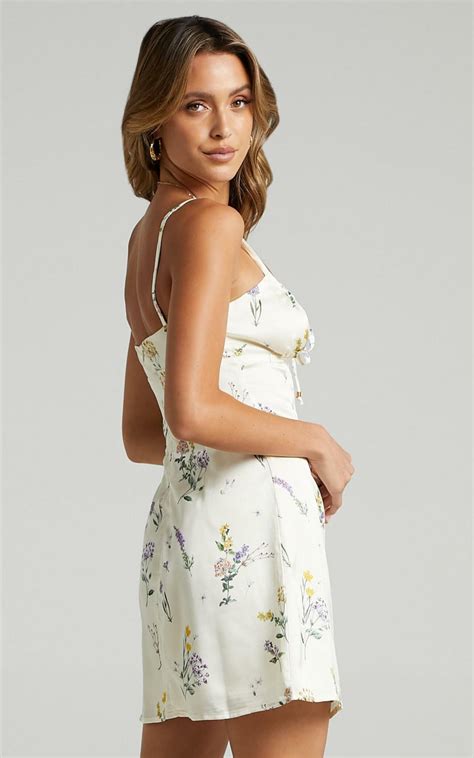 Curve Clothes Womens Showpo Ive Got You Now Dress In Botanical Floral