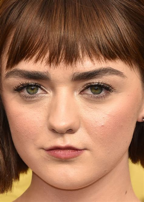 Close Up Of Maisie Williams At The 2019 Emmy Awards Mauve Lipstick