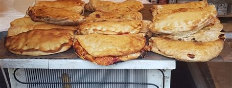 Μία σχετικά μικρή πόλη των περίπου 300,000 κατοίκων στο βόρειο τμήμα της πορτογαλίας χτισμένη πάνω στις εκβολές του. Γαστρονομικό ταξίδι στο Πόρτο (Πορτογαλία)
