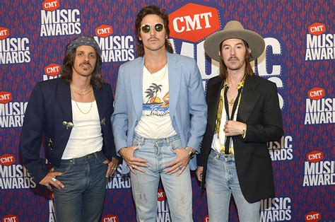 Midland's 'Cheatin' Songs'   5 More New Country Music Videos