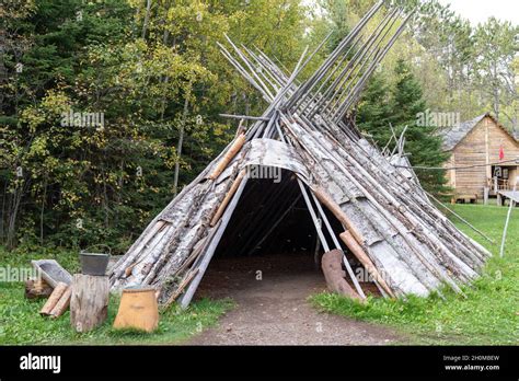 Ojibwe Wigwam Hi Res Stock Photography And Images Alamy