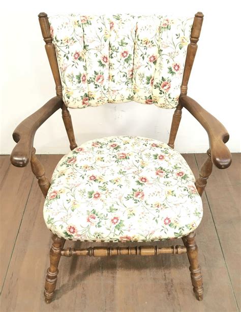 Poltrona floral floral chair floral accent chair upholstered accent chairs wooden armchair glider and ottoman velvet armchair barrel chair club chairs. Lot - Vintage Americana Maple Accent Chair In Floral Chintz