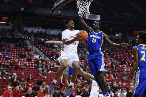 Unlv Erupts Early In 94 56 Victory Over San Jose State Unlv