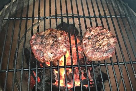 Place your frozen hamburgers in the grill and close the lid. What Size Burger Is Best to Cook? (Plus 5 Tips for the ...