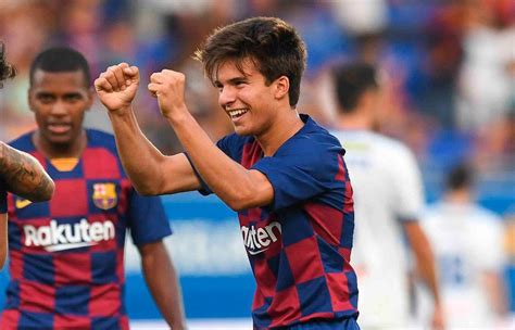 He is 20 years old from spain and playing for fc barcelona in the spain primera división (1). Five reasons why Riqui Puig should be a regular starter at ...