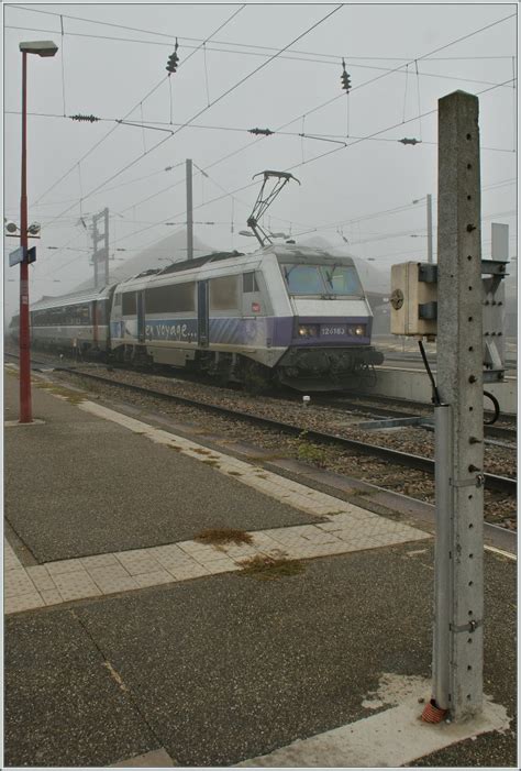 Le lancement de cette nouvelle gamme de trains à bas coût de la sncf devrait s'effectuer le 1er avril 2013. In the fog: SNCF Sybic 26 163 with a fast train to Lyon in Strasbourg. 29.10.2011 - Rail ...