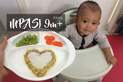 Bayi yang memasuki usia 9 bulan sudah mulai belajar untuk naik tekstur mpasi menjadi nasi lembek. Cerita MPASI Usia 9 Bulan Akas
