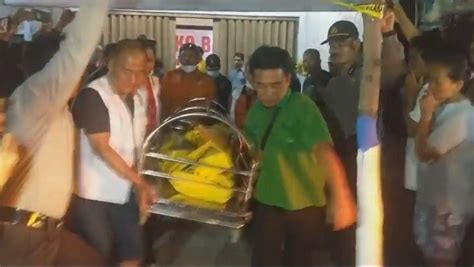 Klik link dibawah ini mengenai miss a prank ojol areavideolangka full video viral yang sobat cari…. Pengemudi Ojol Ditemukan Tewas Berlumur Darah di Dalam ...
