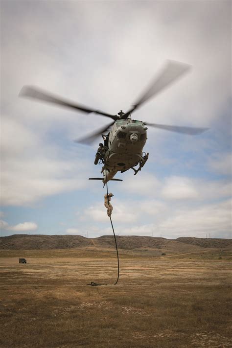 Bell Vyhlíží Zahraniční Trhy Pro Vrtulníky Uh 1y Venom A Ah 1z Viper