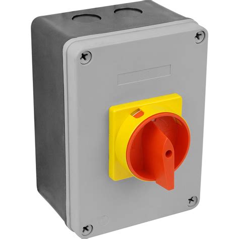 Phase tracking is a measurement of the variation of the electrical length between the input and the output ports of two or more circulators or isolators. Rotary Isolator 4 Pole 40A 18.5kW 415W