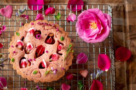 What is dragon fruit, exactly? Rose Apple Dragon Fruit Pie recipe by Valentina Cordero ...