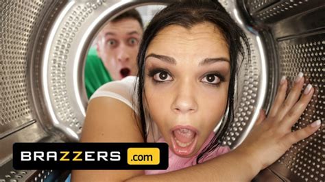 Brazzers Sofia Lee Gets Some Help From Her Roomies Bf To Get Unstuck