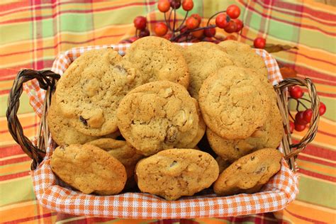 How to make old fashioned oatmeal cookies. Old Fashioned Walnut Raisin Cookies
