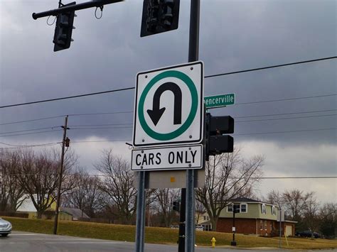 Unusual U turn sign | I have never saw a U Turn sign like th… | Flickr