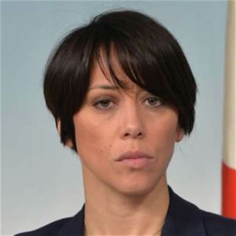 Ci attendiamo uno scatto di reni dal presidente renzi in questi giorni di passaggio del provvedimento al senato laddove. Nunzia De Girolamo: "Basta fare gli scendiletto di Matteo ...