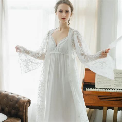 2017 Sexy High End Princess Two Pieces Beautiful Lace Robe Sling Stamp Nightgown Women