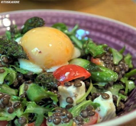 Und weitere rezepte in den kategorien eier, getreide, kinderrezepte, kuchen / torte, backen, einfach, gut vorzubereiten. Belugalinsen-Salat mit grünem Spargel und in Öl gegartem ...