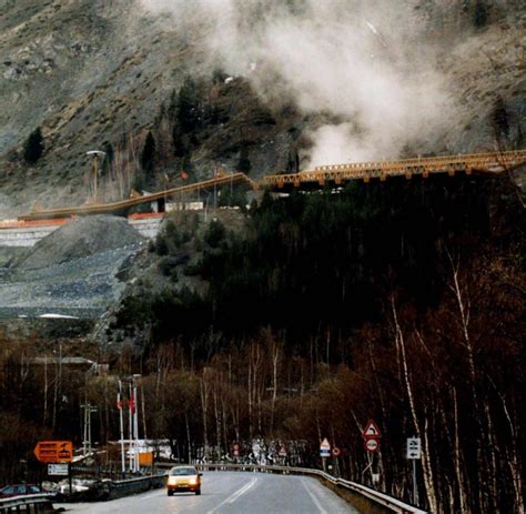 Mont Blanc Tunnel Sie Verglühten Bei 1000 Grad In Den Schutzräumen Welt