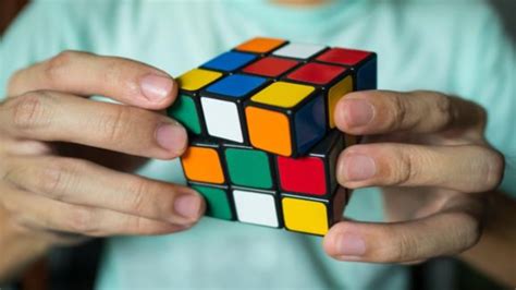 El Cubo De Rubik Cómo Nació El Rompecabezas Más Famoso De La Historia