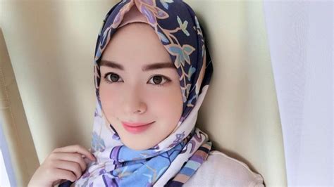 Siapa yang tak kenal dengan selebgram hijab asal korea yang kini tinggal di indonesia bernama ayana jihye moon? Hal-Hal Seputar Ayana Jihye Moon, Artis Korea Selatan yang ...