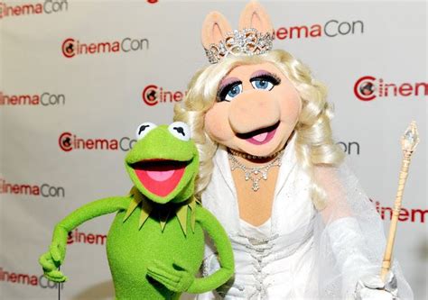 Walt Disney Studios Cinemacon Photo Kermit And Miss Piggy The Muppets