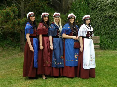 Isolated, rugged, treeless and open to the elements, the faroe islands are a place of legendary beauty and local pride. Faroese Girls wearing the National Faroese Costume - Minni ...