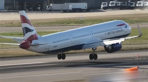 A British Airways Plane Landing During Intense Winds Snapmytales