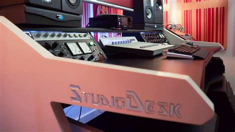 47 x 18 x 18mm t, shelf: StudioDesk Music Commander