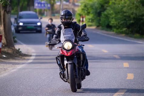 Conduire Une Moto Avec Le Permis B Astuces Et Conseils Pour Les