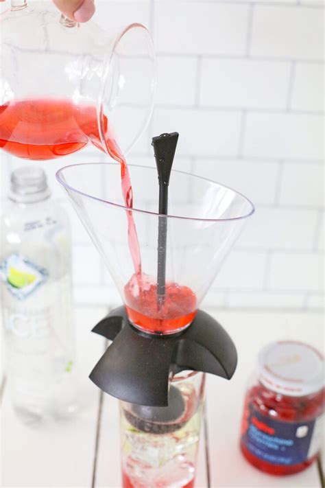 We have 10 vodka cocktails from a classic cosmo to a woo woo that can be mixed in five minutes or less. Vodka Cherry Limeade Cocktail | Simplistically Living