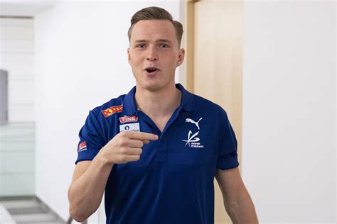Select from premium karsten warholm of the highest quality. Karsten Warholm dukka opp i Donald Duck