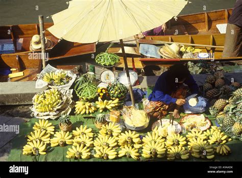Banana Stall Floating Market Damnoen Saduak Thailand Stock Photo Alamy