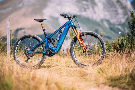 New Pivot Shuttle Lt Emtb Cruises Up Slays The Downs First Ride