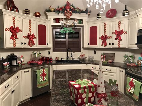 Christmas Kitchen Cabinet Decor