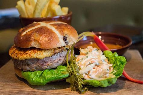 Etm Are Putting A Hot Cross Bunny Burger On The Menu For Easter Hot Dinners