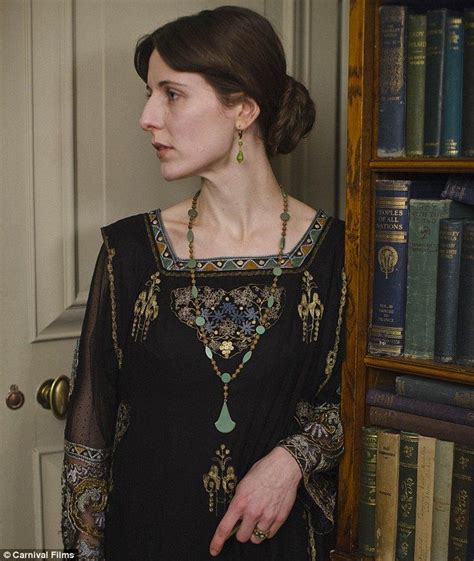 Things Heat Up For Lady Edith In Season Four Of Downton Abbey With Images Downton Abbey