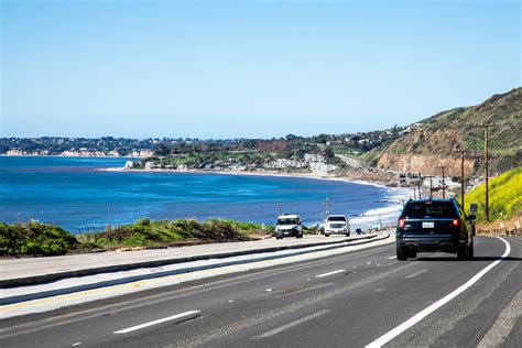 Driving The Pacific Coast Highway In Malibu Kalifornien