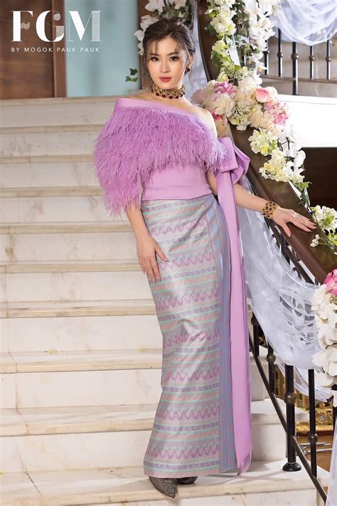 Pretty Wut Mhone Shwe Yi In Myanmar Outfit Style