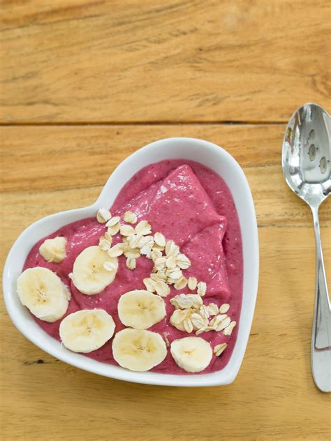 100 amazing smoothies, juices, shakes, sauces and foods for your magic bullet personal blender as with most of the magic bullet recipes we were not impressed. Raspberry Banana Smoothie Bowl | Magic bullet smoothie ...