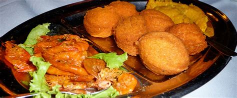 Breakfasts in el salvador typically include an assortment of salvadoran food, such as eggs scrambled with vegetables (huevos picados), cheese, fried plantains (platanos fritos), mashed beans, and tortillas. Salvador Acarajé (Bahia, Brazil) - traditional food ...