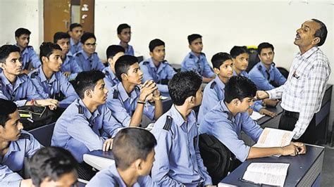 delhi govt school teachers to use whatsapp youtube as teaching tools latest news delhi