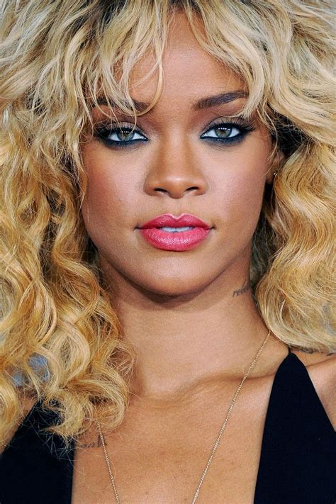 Rihanna straight black, honey blonde side part, sideswept. píntєrєst : @ ndollazzz ♕ ♡ (With images) | Blonde hair ...