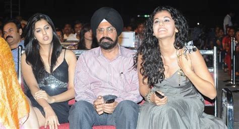 Taapsee pannu flew to delhi to cast her vote in delhi assembly elections. Taapsee Pannu Family Photos, Husband, Age, Height, Sister