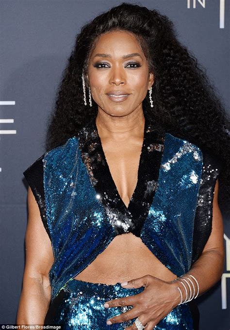 Angela Bassett Stuns At A Wrinkle Of Time Premiere Daily Mail Online