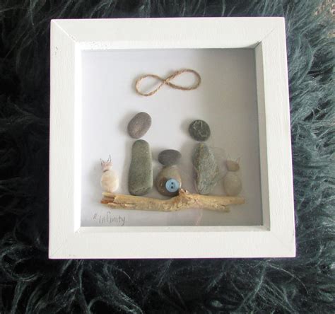 Pebble art family / Infinity / Custom family frame / Pebble | Etsy | Arte de guijarros, Regalos ...
